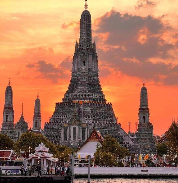 如何避免在现场填写泰国数字入境卡时出现信息填写错误？